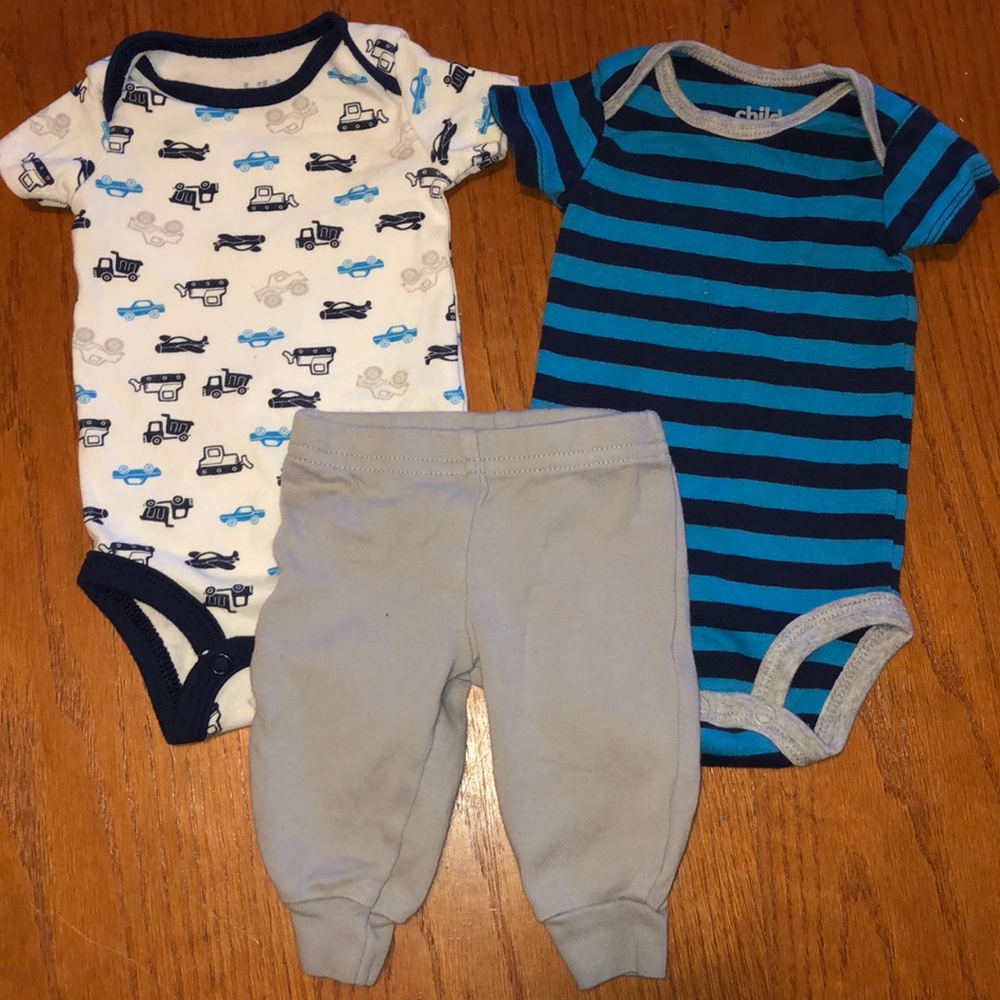2 newborn baby boy onsies w/ pair of pants